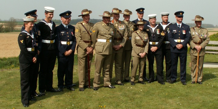 Lieutenant General Ken Gillespie and members of  Australia's Federation Guard