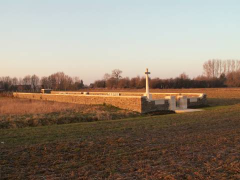 Neuve-Chapelle Farm Cemetery