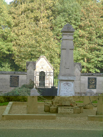 The memorial and chapel at Cumi&egrave;res
