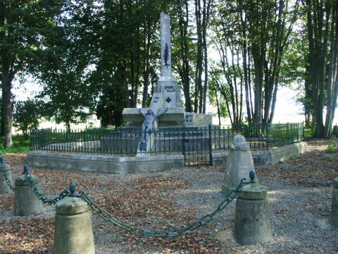La Croix Brisée at the Ferme de Confrécourt