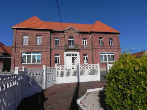 Écourt St Quentin : The school and former Mairie