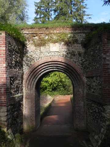 The archway leading to the NZ Memorial