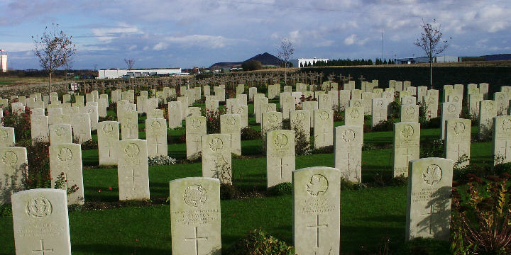 Tranchee De Mecknes Cemetery, Aix-Noulette