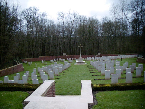 Aveluy Wood Cemetery