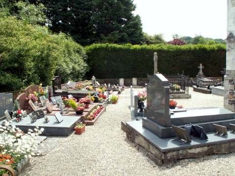 Machy Churchyard